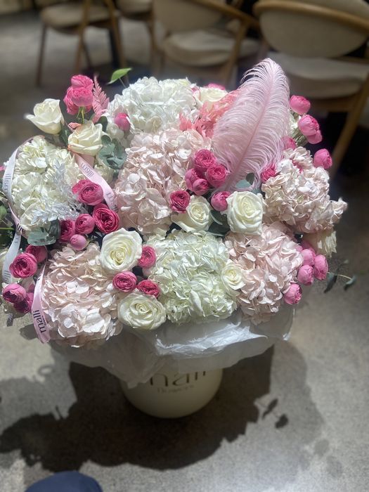 Продам в корзине цветы от Malli flowers