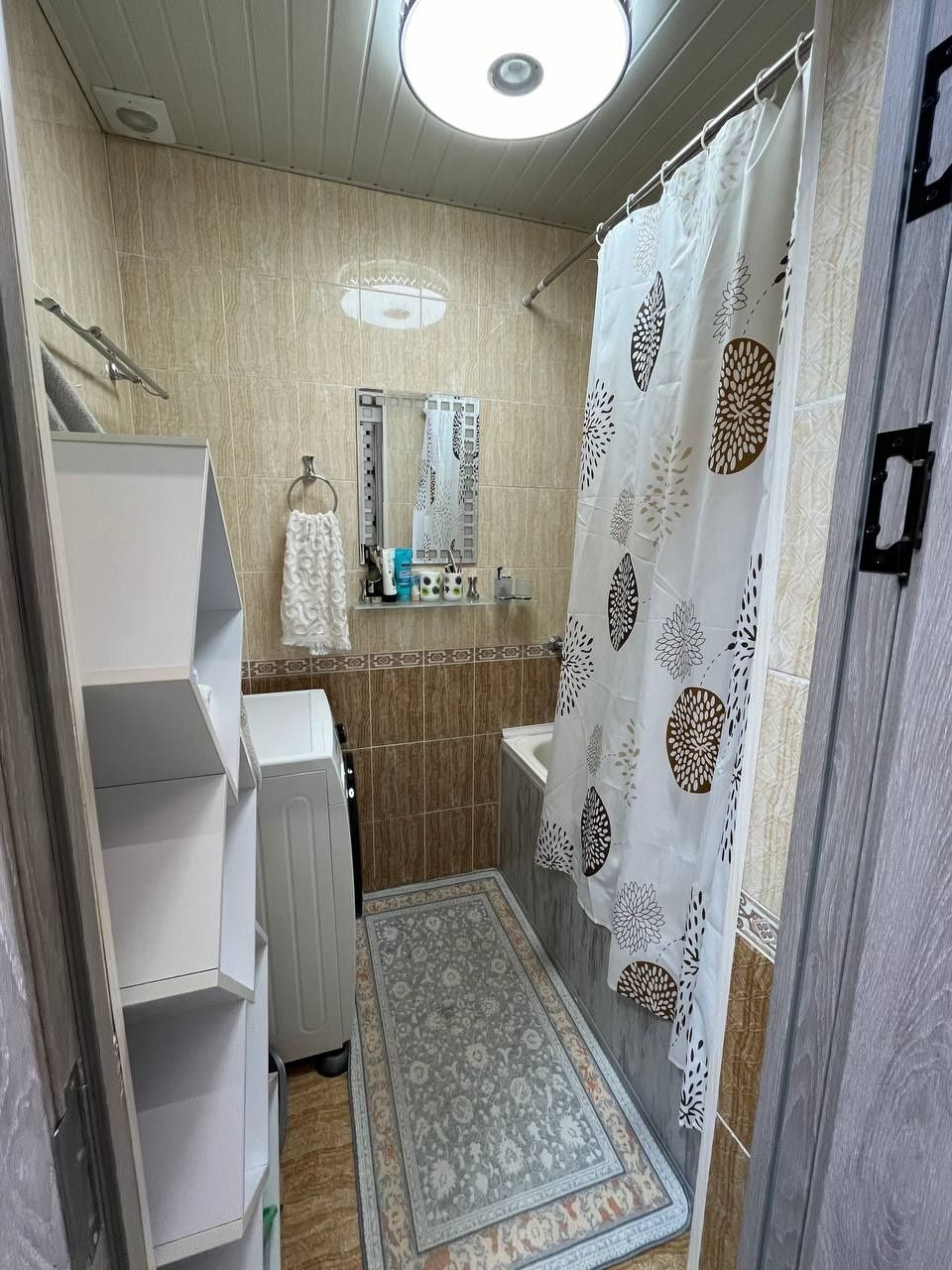 Срочно  Продаётся  2 ком квартира  ремонтом  мебель  техника
