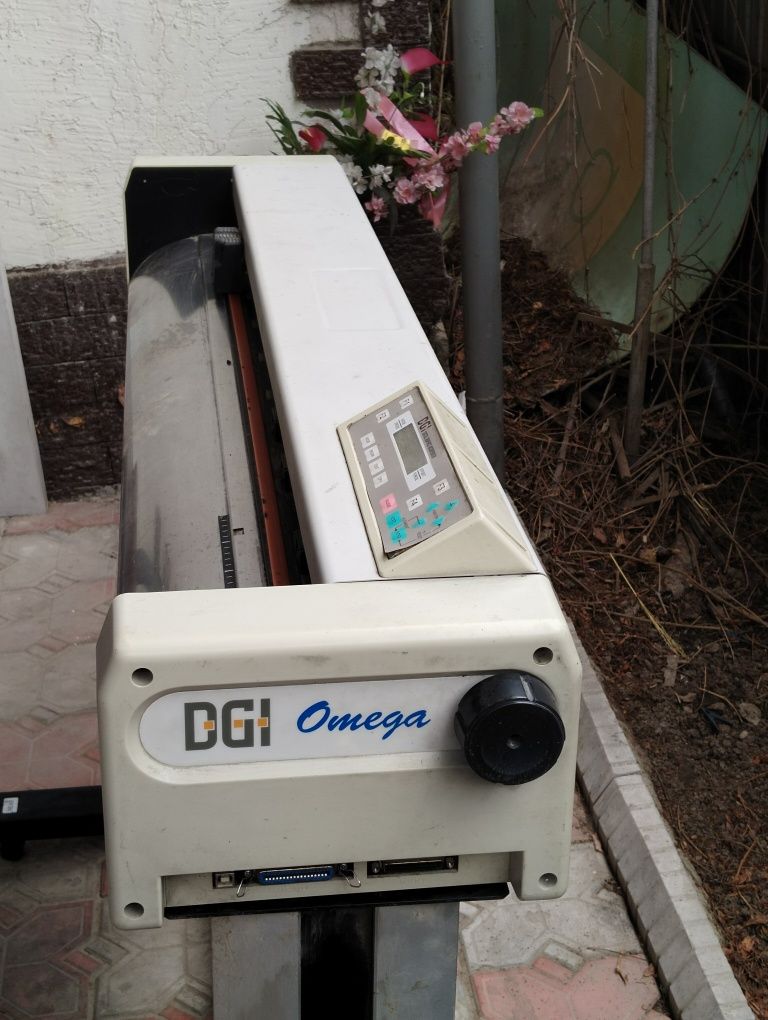 Режущий плоттер DGI OM - 100