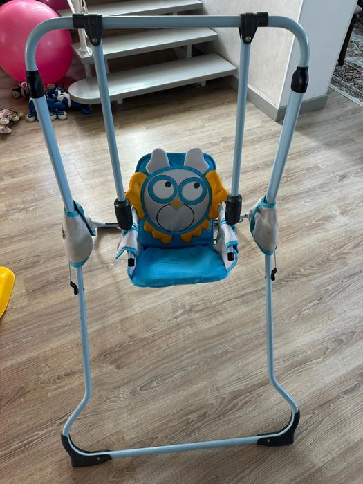 Качели детские в хорошем состоянии