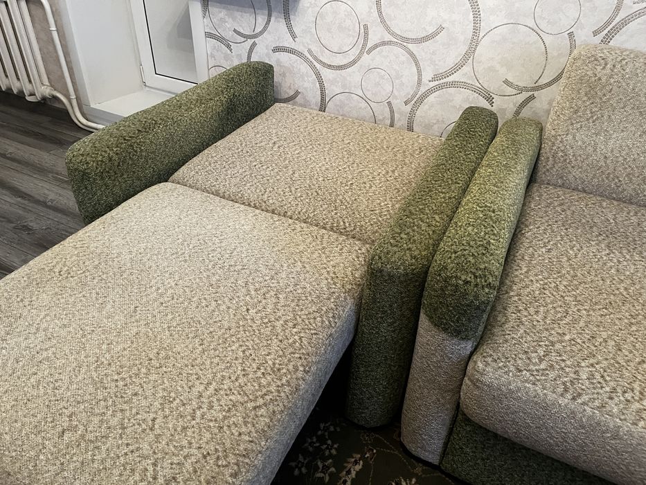 Продам диван с подушками