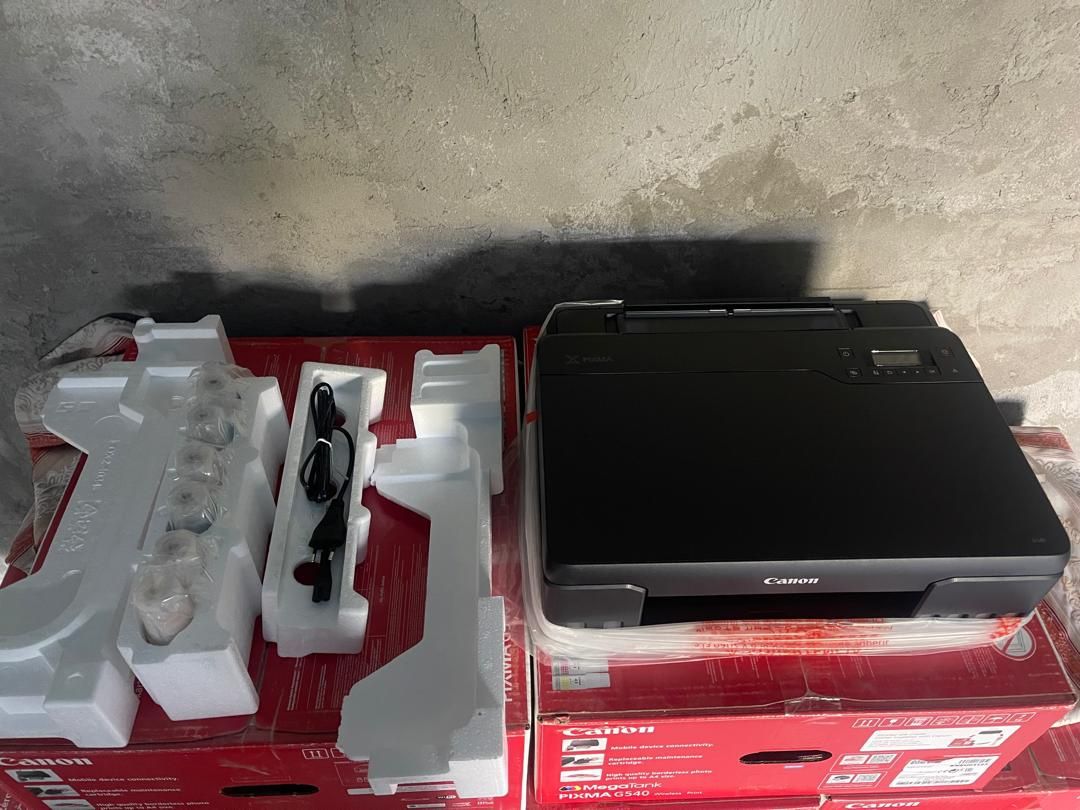 Принтер Canon PIXMA G540
Компактное устройство с чернильницами увеличе
