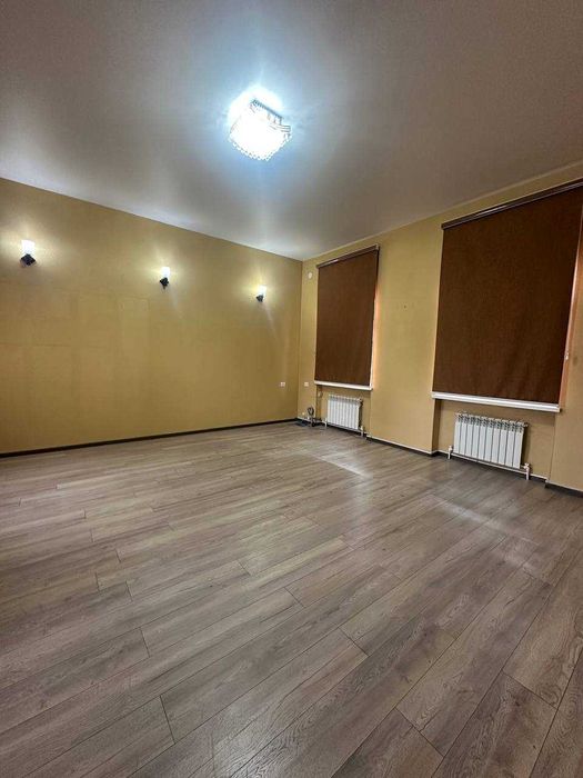 Продается дом под любой бизнес, 6 соток,  630 кв. ор-н 8 роддом