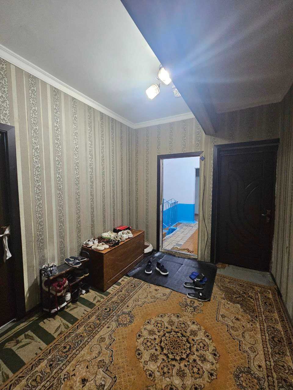 Продам Сергели 7 4/3/9 
Балкон 2*6 
94 кв,м
Цена 80.000 у.е