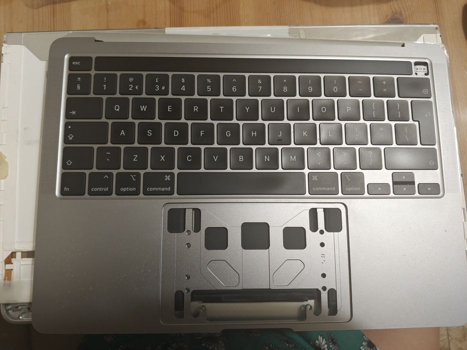 MacBook Pro 13" Touch Bar + Touchpad – Netestat