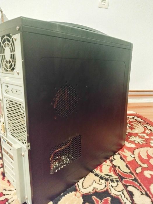 Carcasa, cooler Raidmax 120mm și Sursa raidmax 520w