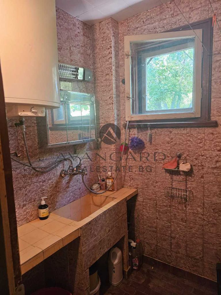 Продава се Тристаен апартамент в Пловдив, Кършияка - 82 кв.м за 1586 €/кв.м - Снимка #2