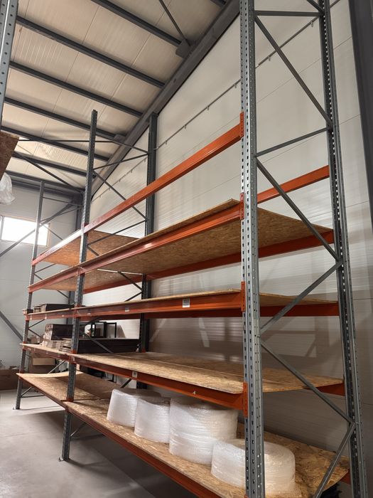 Rafturi metalice industriale ideale pentru depozite sau hale