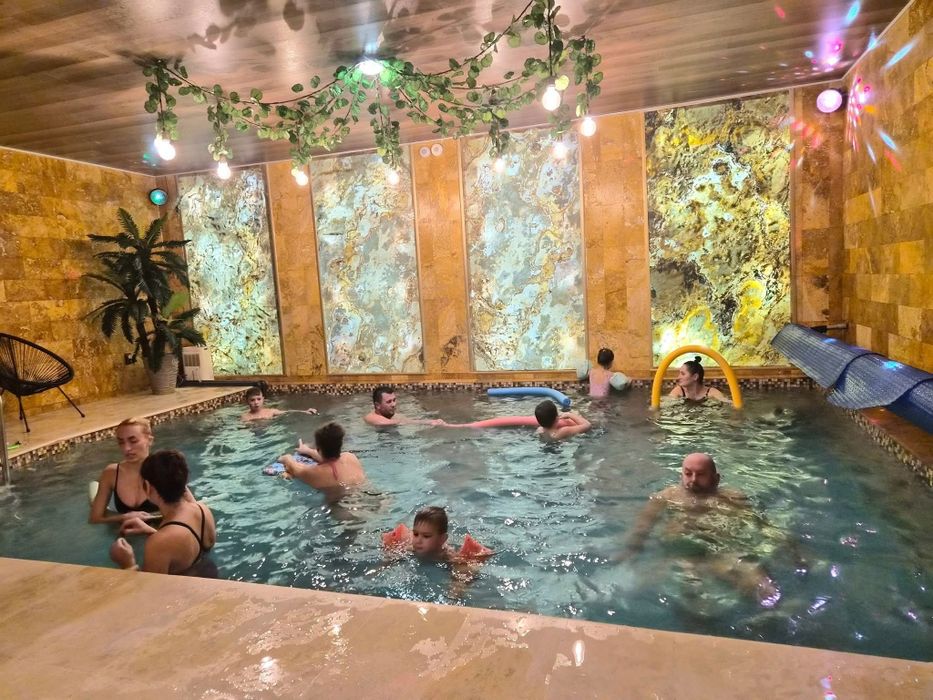 Cabana de inchiriat cu piscina interioara incalzita, ciubar, pensiune