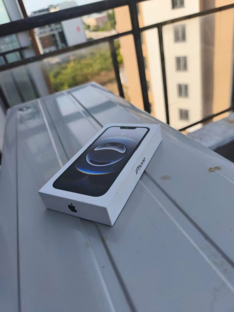 ЧИСТО НОВ! Iphone 16е 128 GB BLACK/ неотварян