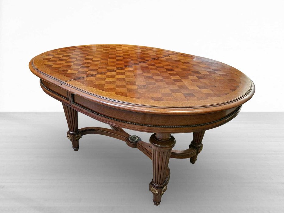 Трапезна дъбова маса с интарзия и фини метални орнаменти