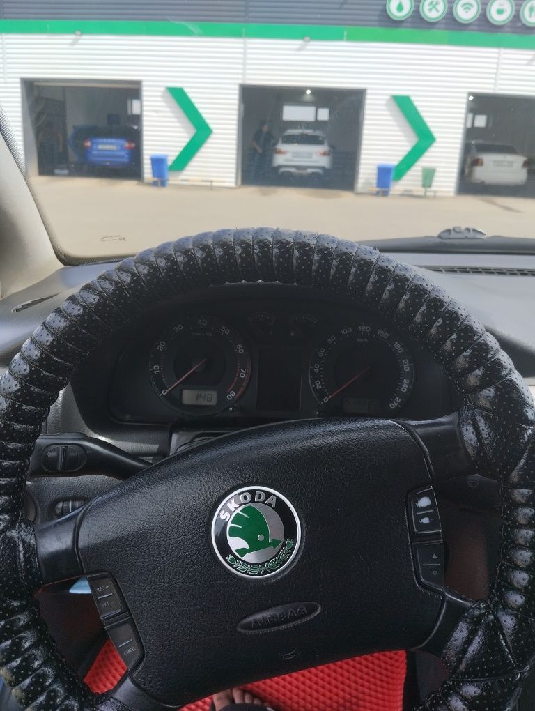 Продаеться шкода суперб