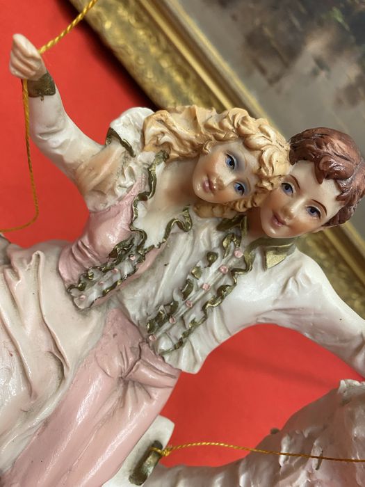 Италианска фигура от бисквитен порцелан от 1960 г capodimonte