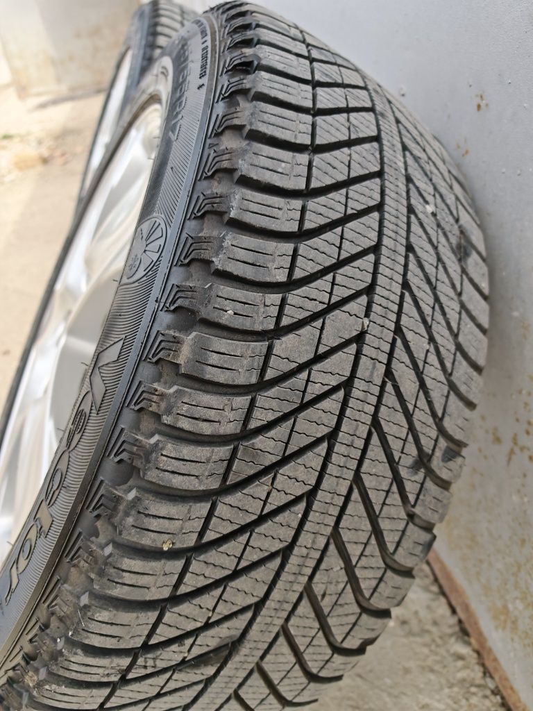 235 55 17 Goodyear всезезонни