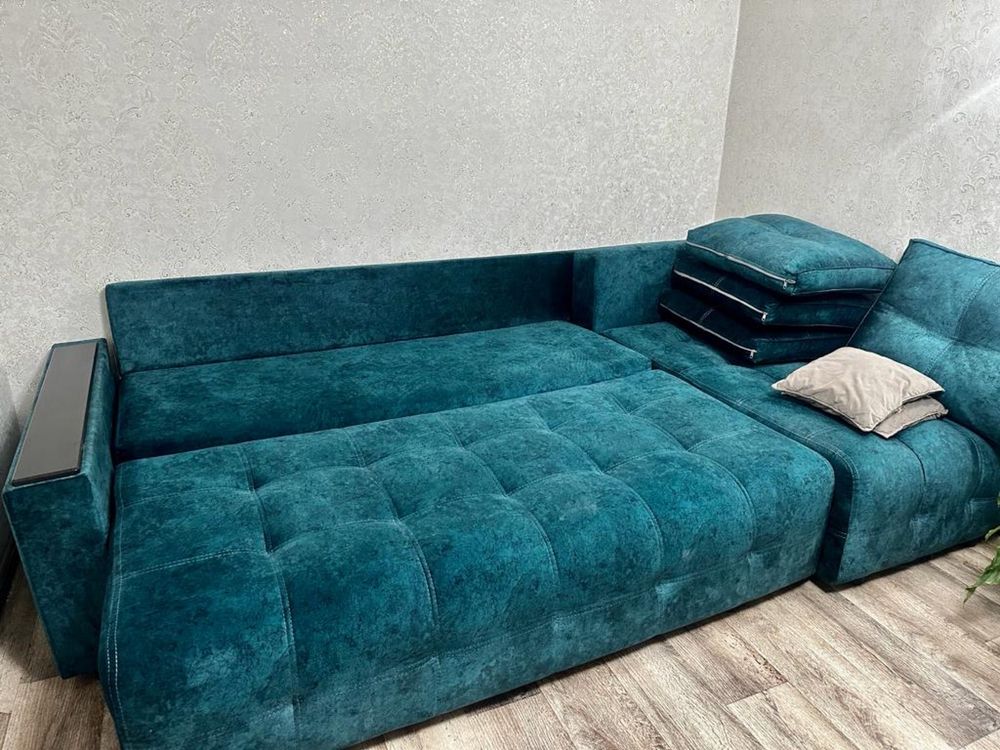 Отличный диван с углом