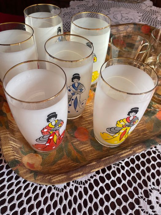 Два комлекта ретро стъклени чаши