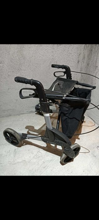 Cadru de mers bătrâni rolator pliabil