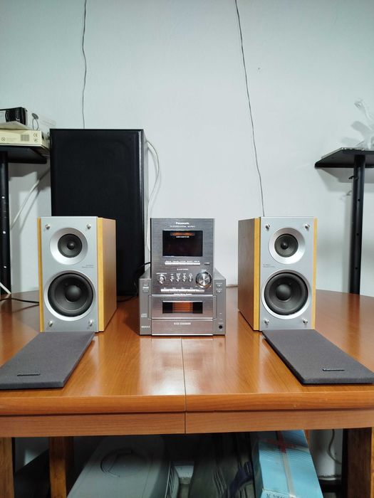 Superb sistem Panasonic model: SA-PM17. 5 CD-uri.  Complet functional!
