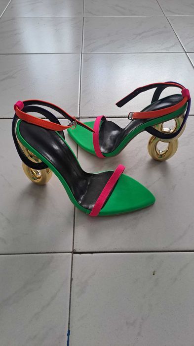 Цветни нови сандали