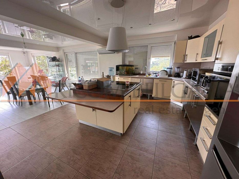 Продава се Къща в Варна, м-т Траката - 990 кв.м за 697 €/кв.м - Снимка #3