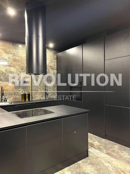 Дава се под наем Тристаен апартамент в Варна, Галата - 122 кв.м за 1100 € - Снимка #3