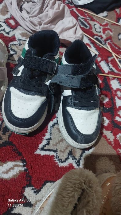 Яхши авайлаб кийилган оёк кийимлар,