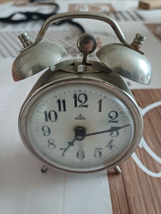 Ceas de masă deșteptător Aradora in cutie originala  funcțional
