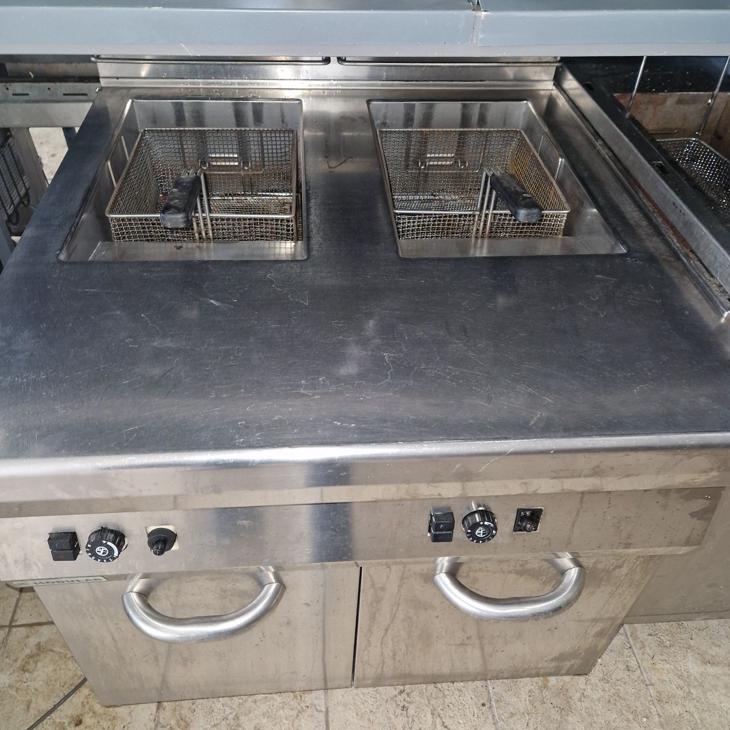 Friteuza dubla de.putere, la 380v, de banc sau cu banc