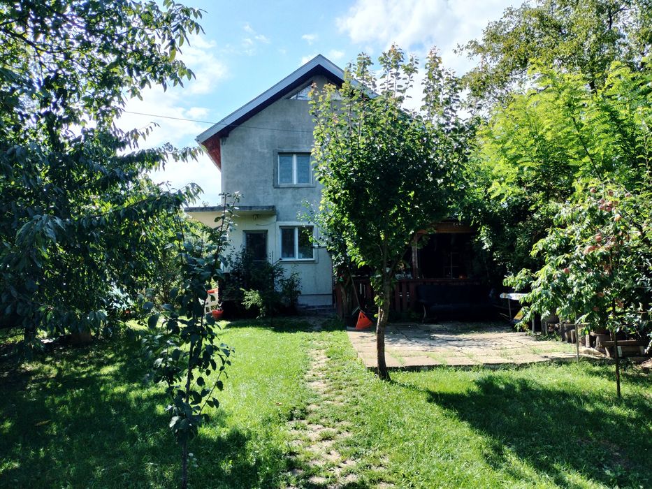 Închiriez casa parte dintr-un duplex