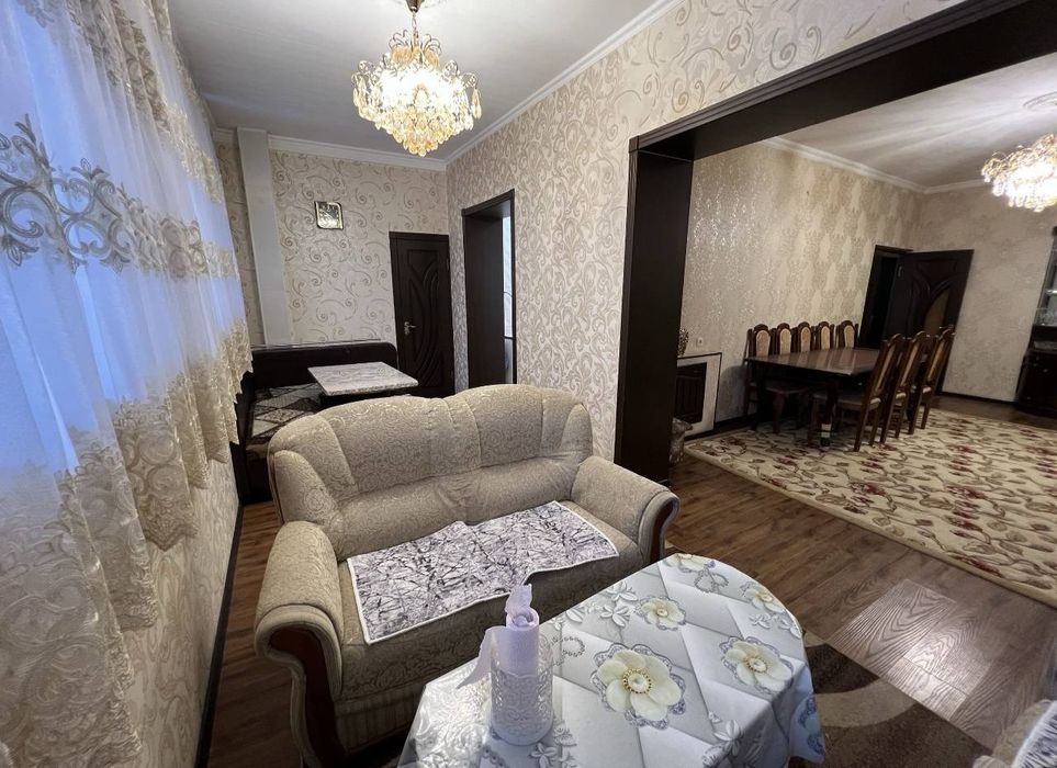 Квартира на С.Азимова 3/2/4 общ пл 82м/77 серия