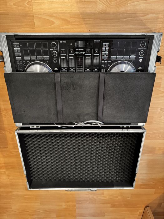 Vand consola Pioneer DDJ-SX2-Serato + Case transport pachet complet