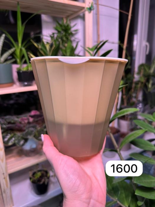 Горшки для фитильного полива, новые . Обьем от 1.0 до 1.5 л