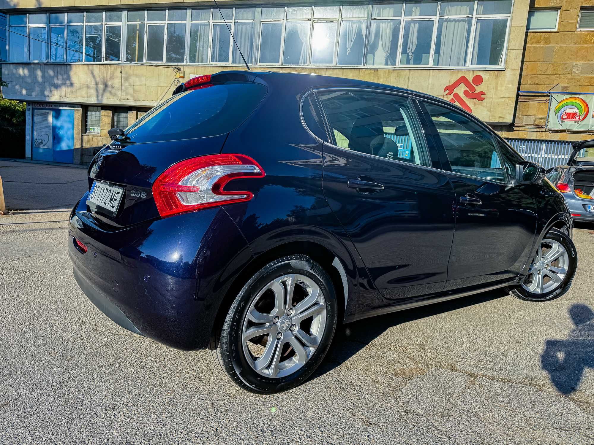 Peugeot 208 1.6 vti сервизна история, отлично състояние 2014