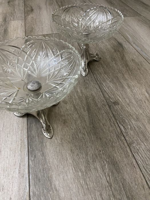 Vând doua fructiere deosebite