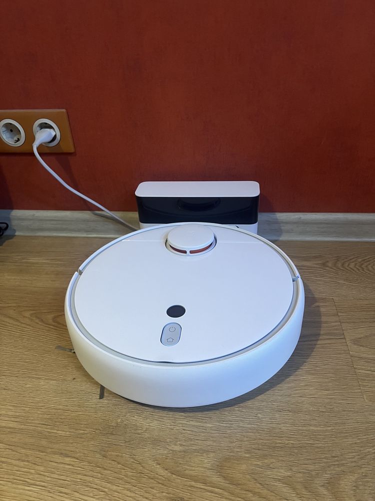 Робот-пылесос Xiaomi Mi Robot Vacuum Cleaner 1S белый