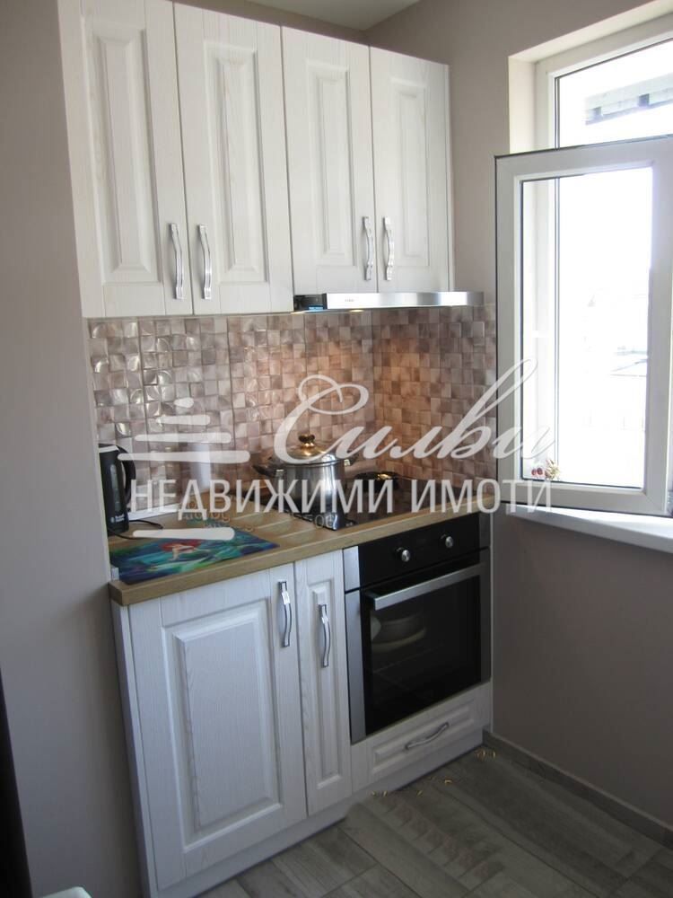 Продава се Тристаен апартамент в Шумен, Център - 73 кв.м за 2026 €/кв.м - Снимка #3