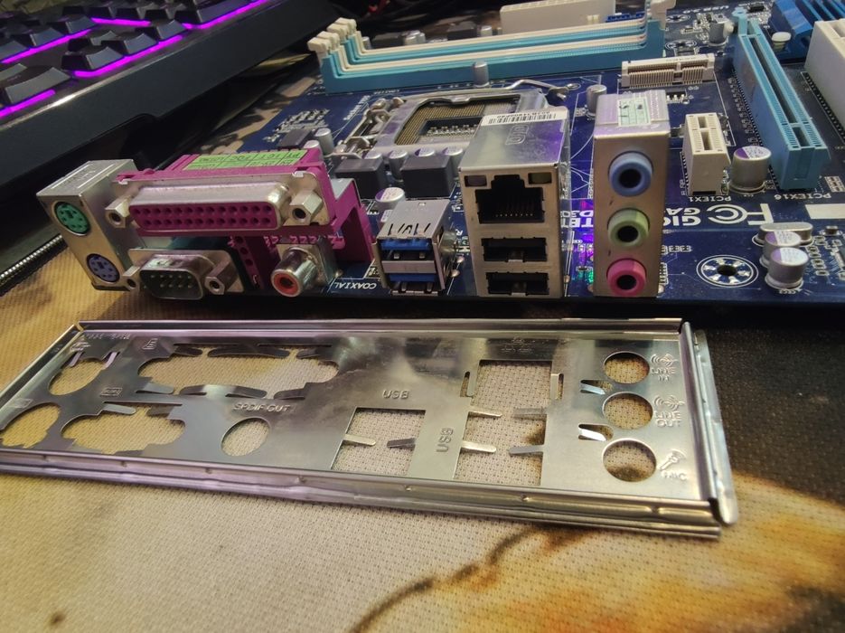 Gigabyte GA-P75-D3  sifatli kotta plata PCI COMport