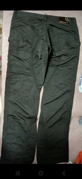 Blugi pentru bărbați