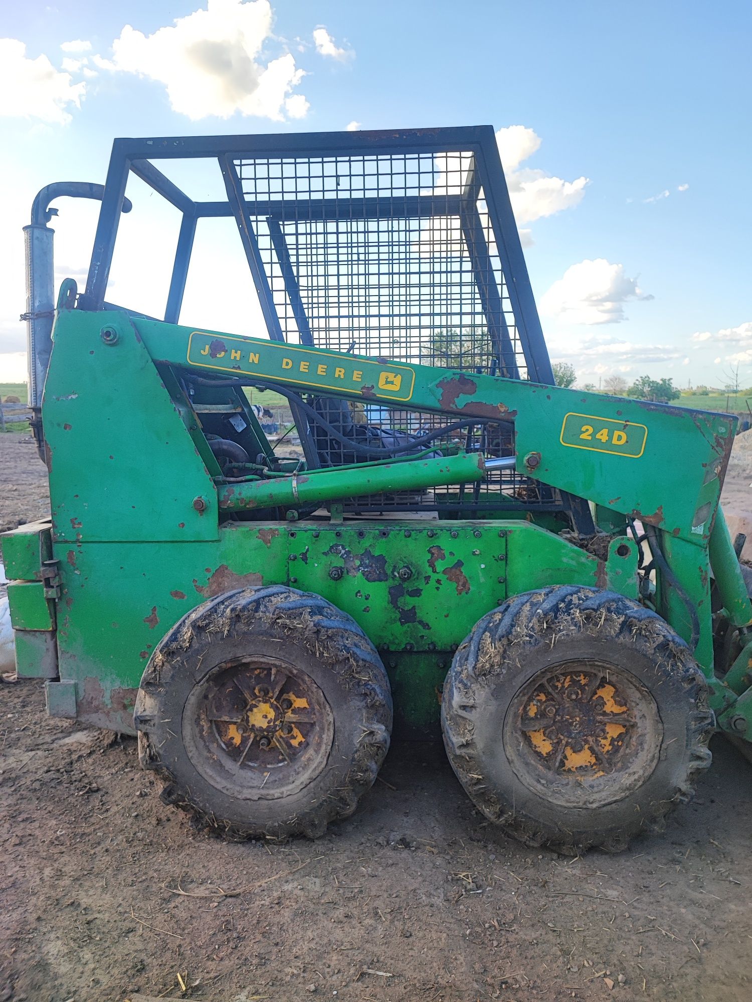 Vând excavator și bobcat mini încărcător