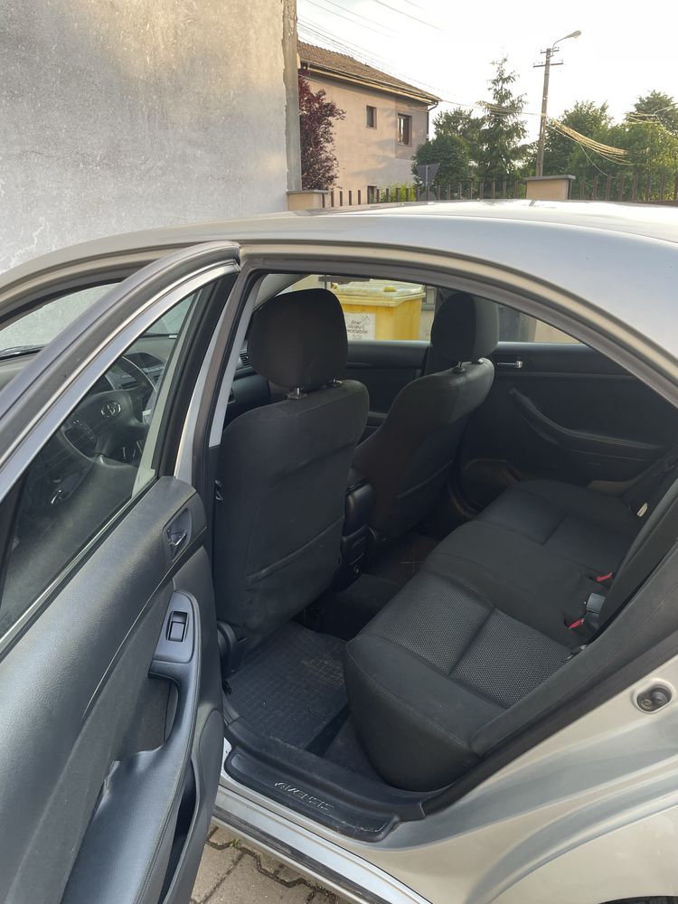 Vand Toyota Avensis cu defecțiune la motor