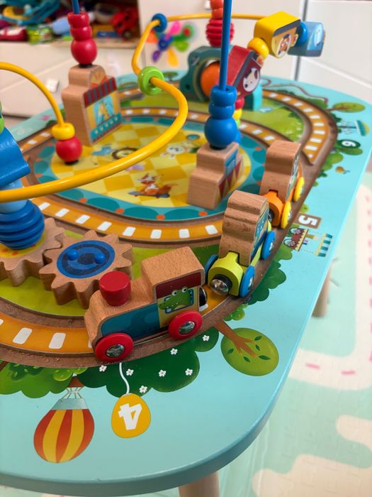 Дървена маса за игра Hape