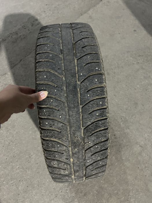 Зимние шины б/у состояние хорошее