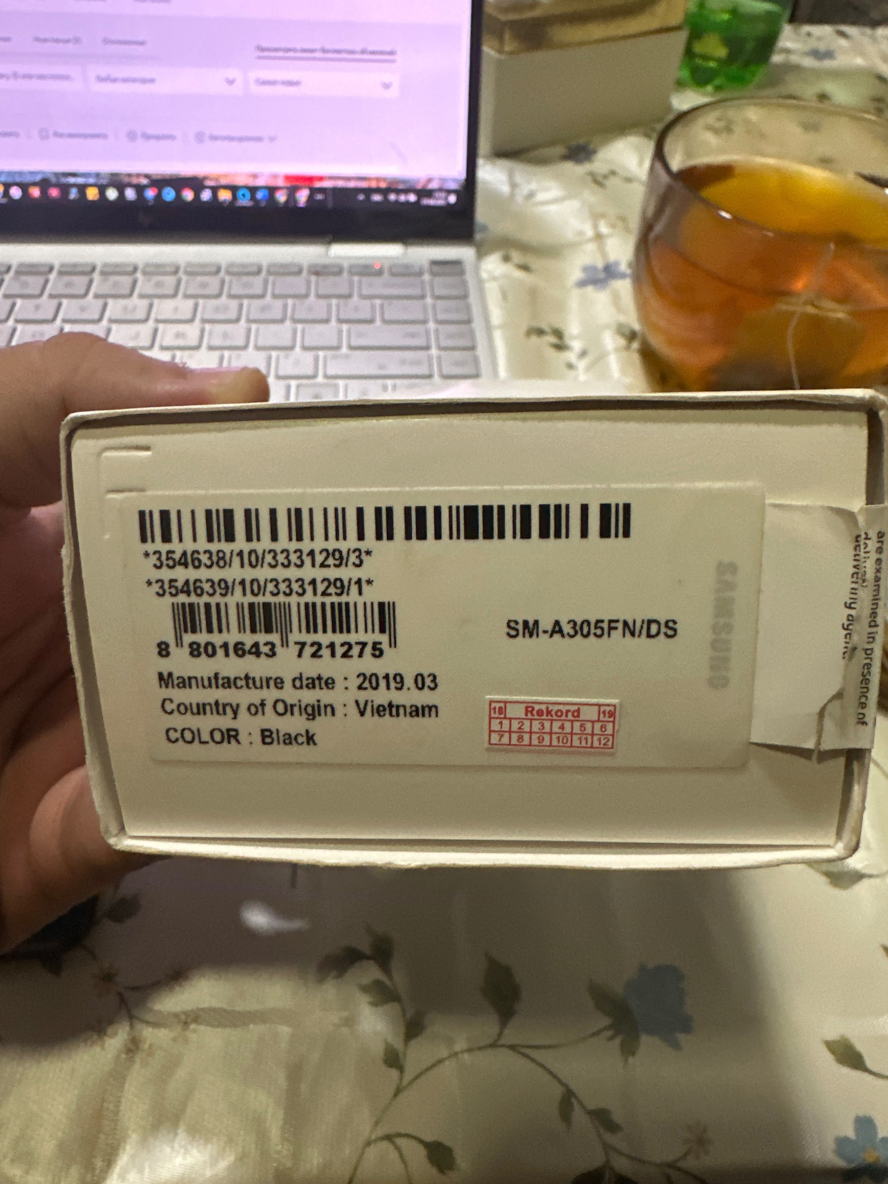 Продаю Samsung A30 с коробкой