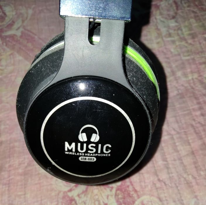 Наушник сломаный