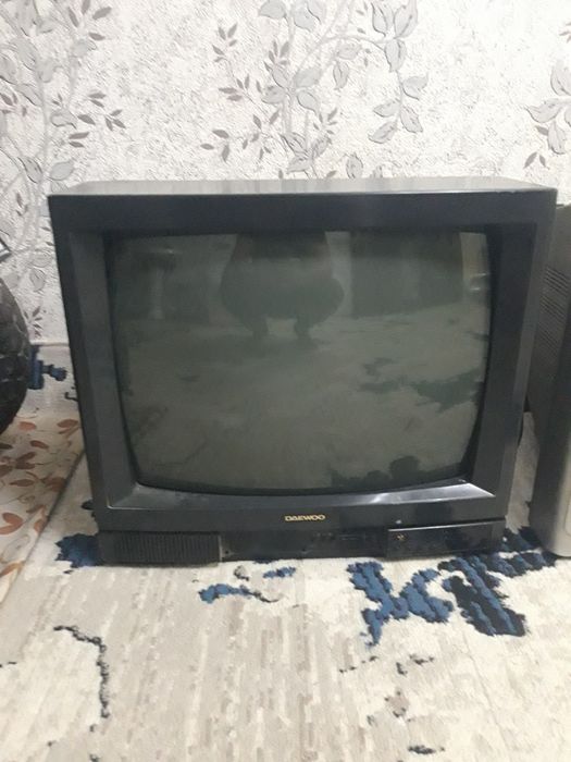 Telvizor sotiladi