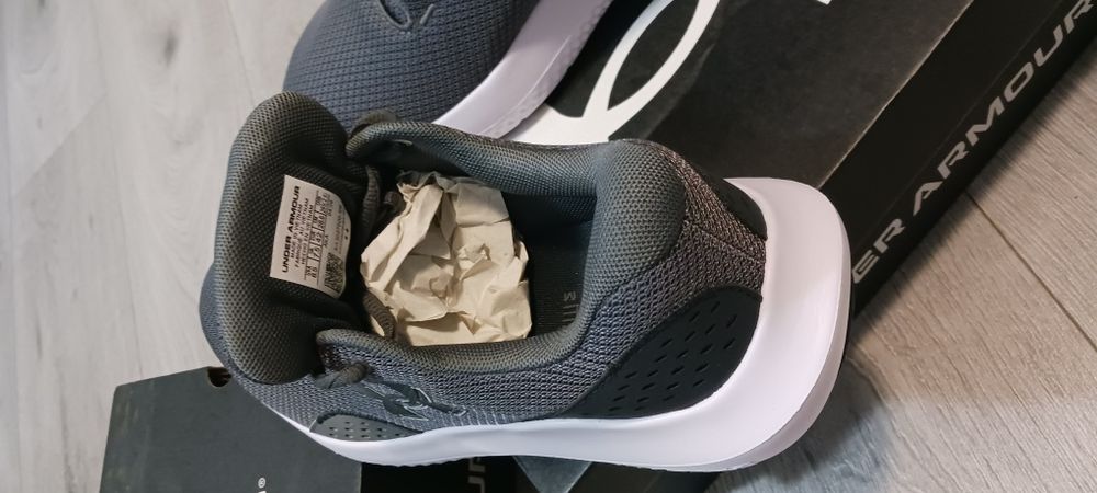 Adidasi Under Armour Charged Surge 4