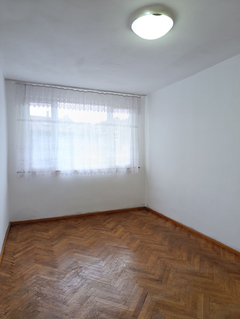 Дава се под наем Тристаен апартамент в Шумен, Център - 85 кв.м за 229.5 € - Снимка #8