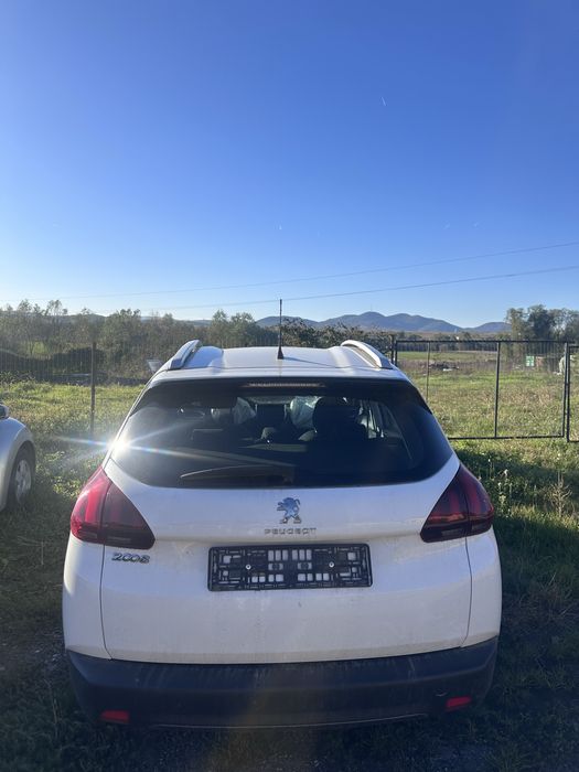 Peugeot 2008 lovit față, se vinde exact cum arată, preț negociabil.