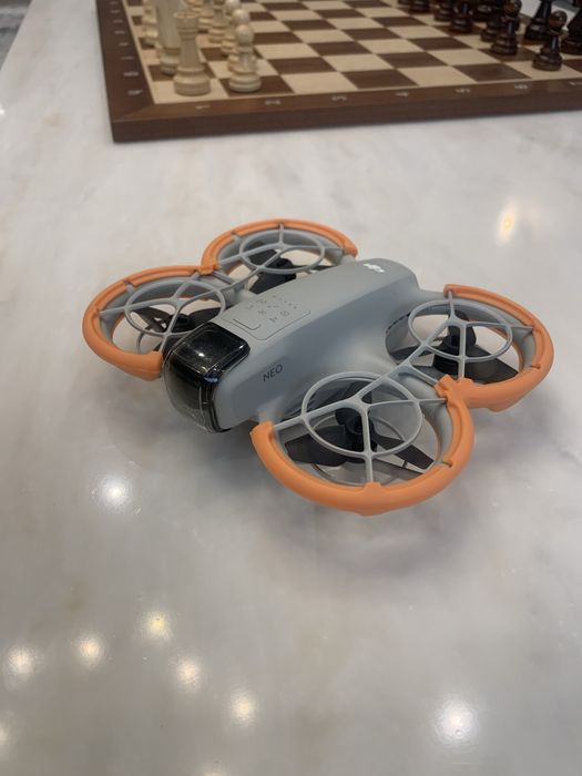 Квадрокоптер DJI NEO
