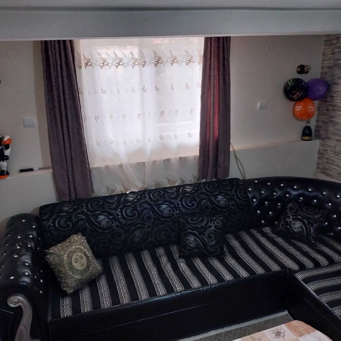 Продавам холов диван